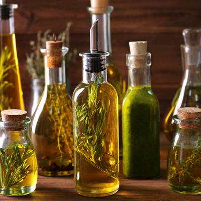 7 Uleiuri pe care să le folosești în bucătărie: alternative la cele de floarea-soarelui și măsline