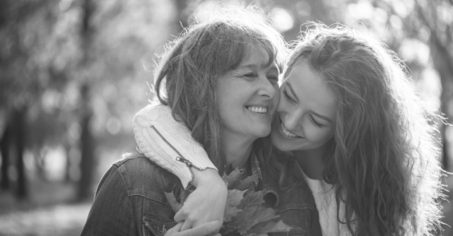 25 de intrebari pe care ar trebui sa i le pui mamei tale