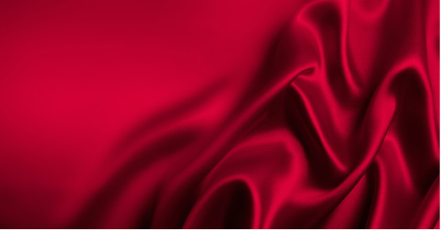 Bluze satinate: de la tinute elegante la cele casual 