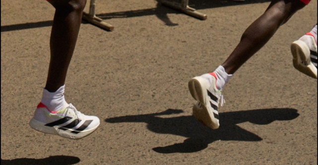 adidas lansează ADIZERO ADIOS PRO 4, creat pentru a doborî recorduri.