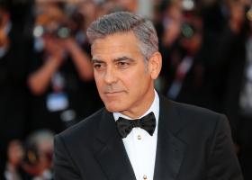După ce a fost ironizat de Donald Trump ca și-a schimbat cetățenia, George Clooney a vorbit în franceză la Globurile de Aur