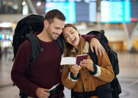 Cum arată luna iubirii pentru români în 2026: bilete de avion cadou, escapade solo și vacanțe cu prietenii