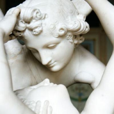 Cele 3 Simboluri ale Sarutului in Biserica