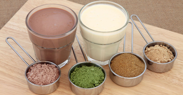 10 Pudre alimentare delicioase pe care să le adaugi în smoothie-uri