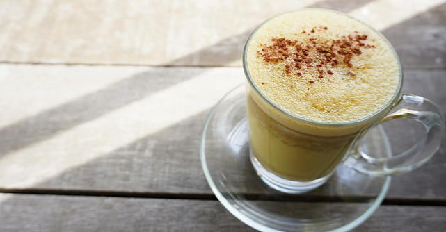 Cum se prepara laptele de aur, cel mai puternic elixir natural