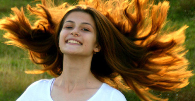 7 Uleiuri EXTRAORDINARE pentru PARUL deteriorat, cu varfuri despicate