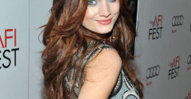 Foto: Actrita Laurence Leboeuf a purtat o rochie Elena Perseil