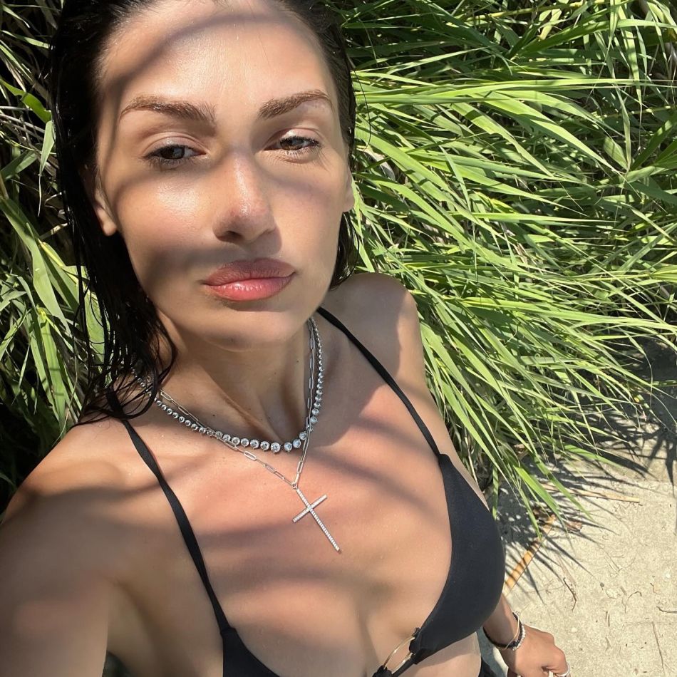 După 8 ani de relație, Alina Eremia a fost cerută în căsătorie! Când va avea loc nunta artistei?