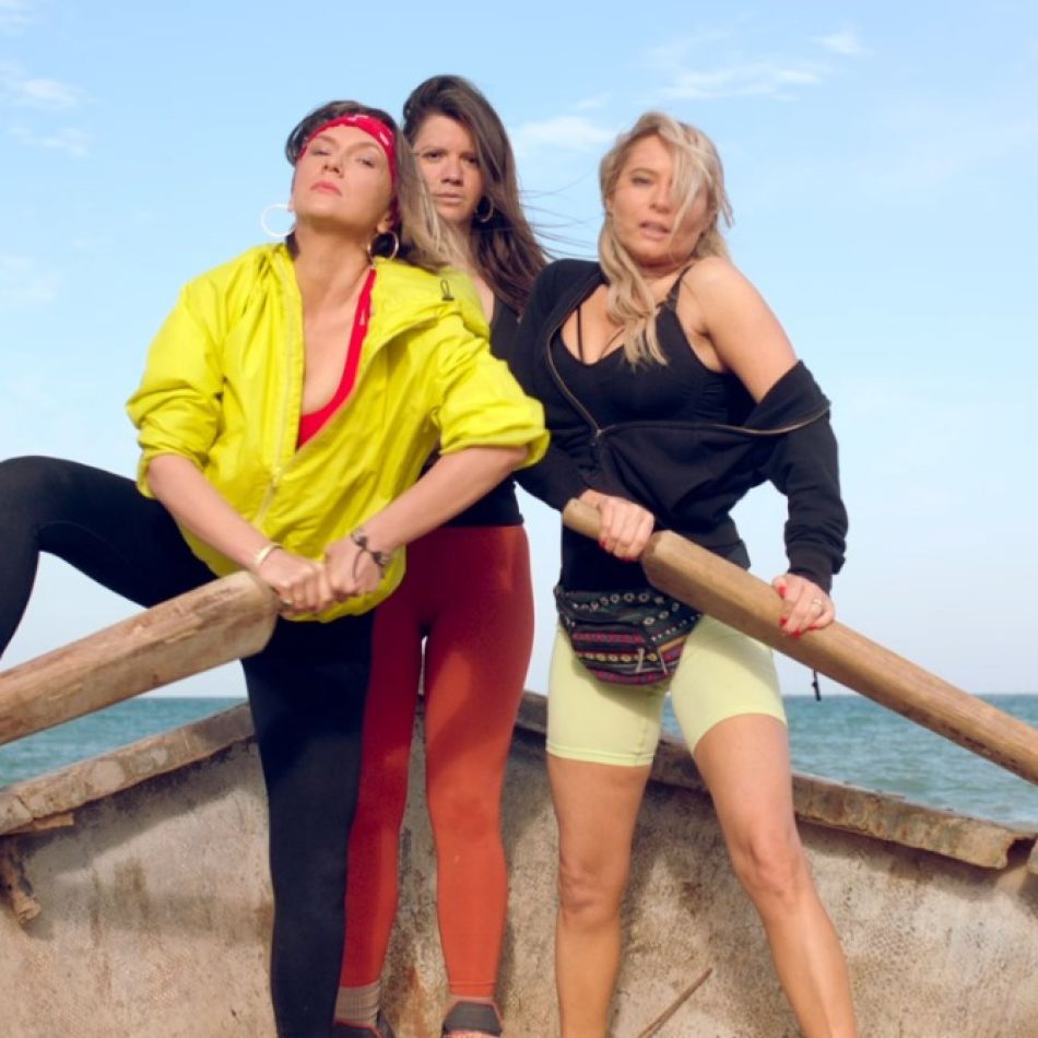 Ada Condeescu, Adela Popescu și Laura Cosoi rămân goale în Vama Veche: Vă așteptăm și pe voi toți, ca să simțiți binele...