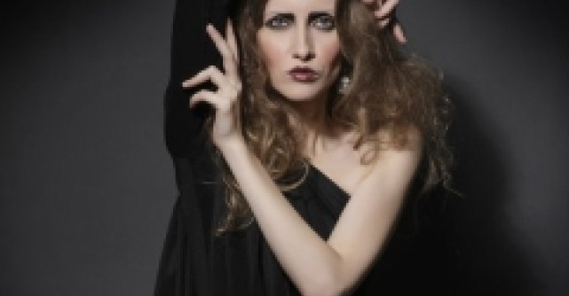 Iulia Albu, prima coperta animata cu Robert Pattinson!