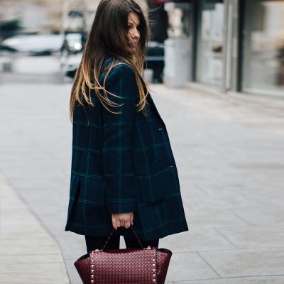 Sacouri lungi din țesături interesante: este timpul lor să strălucească!