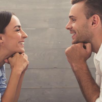 Aceste 3 moduri in care iti critici partenerul iti pot strica relatia: Cum sa adresezi nemultumirile corect