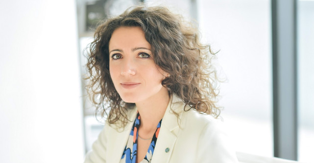 Majoritatea femeilor care lucrează resimt un nivel tot mai mare de stres, multe se simt epuizate și plănuiesc să demisioneze
