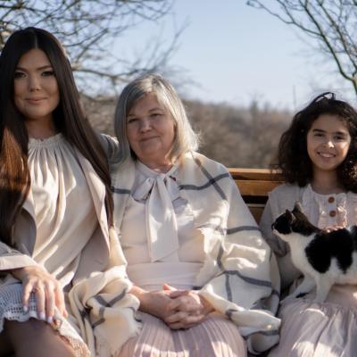 Mama și fiica Paulei Seling, în videoclipul artistei 