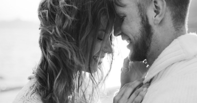 8 lucruri pe care le fac cuplurile cu adevarat fericite