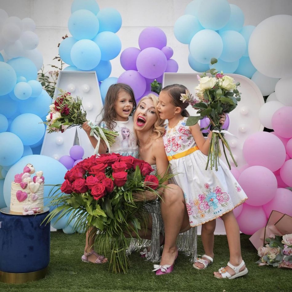 Fetițele Andreei Bălan l-au cunoscut pe Victor Cornea! Ella și Clara, toate un zâmbet!