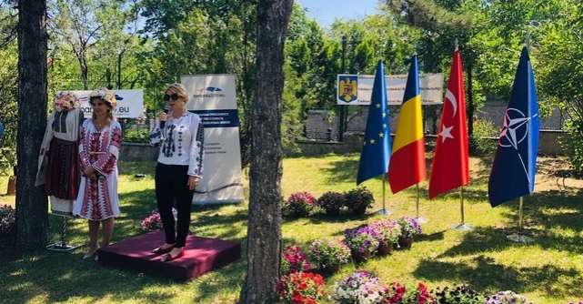 Ambasada României în Republica Turcia a sărbătorit ia românească printr-o prezentare de modă de excepție 