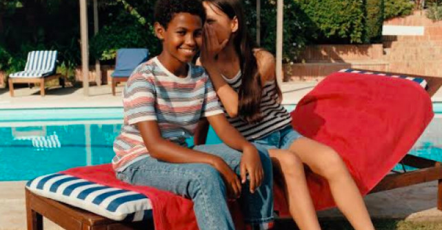 Vara aceasta copiii vor fi în centrul atenției  cu look-urile Tommy Hilfiger