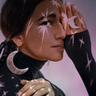 Nu ai nevoie de nimeni ca să te salveze. Crede în eroina care trăiește în tine