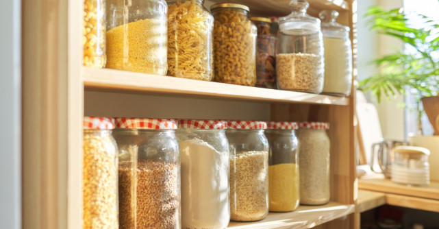 Cum să îți pregătești cămara pentru iarnă și ce să nu îți lipsească