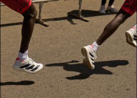 adidas lansează ADIZERO ADIOS PRO 4, creat pentru a doborî recorduri.