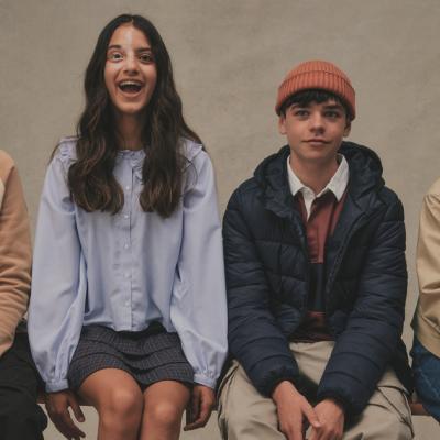  De unde cumperi ținute confortabile de copii pentru școală, la prețuri avantajoase