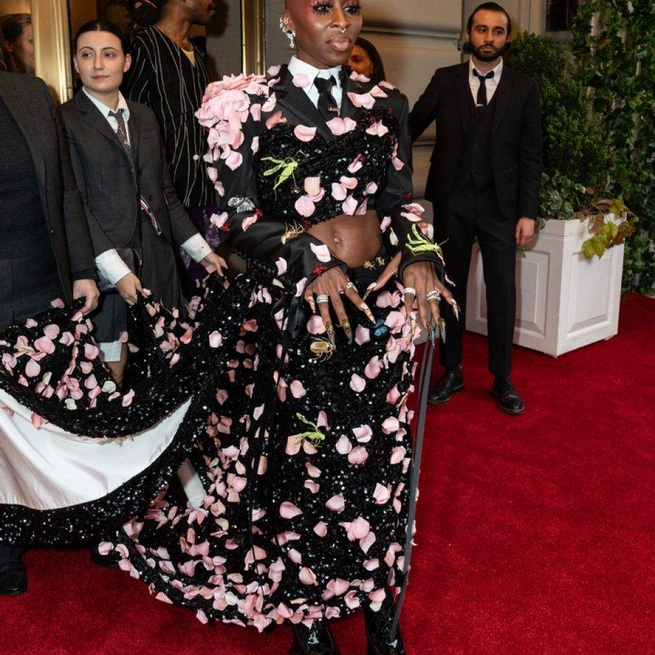Cele mai spectaculoase ținute de la Met Gala de-a lungul anilor. Pe cine a lăsat Anna Wintour, Cerberul modei, pe Covorul Roșu?