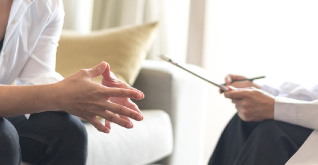 3 semne ca iti autosabotezi mersul la psiholog: De ce nu vezi niciodata progrese