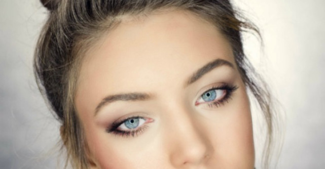 Adrian Perjovschi: Ce coafuri se poarta de Craciun si Revelion