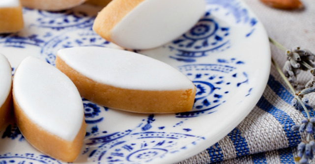 Fursecuri glazurate cu lichior de oua