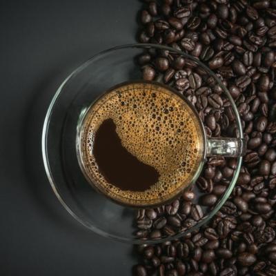Cum să îţi pregăteşti cafeaua acasă ca la cea mai buna cafenea din oraș