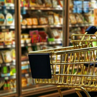 Carrefour își ia angajamentul să țină prețurile plafonate până de Paște pentru până la 500 de produse