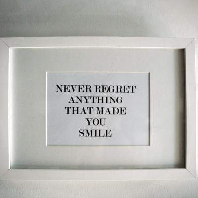 Trecătorii au scris pe această tablă cele mai mari regrete ale lor. Ghiciți care sunt?