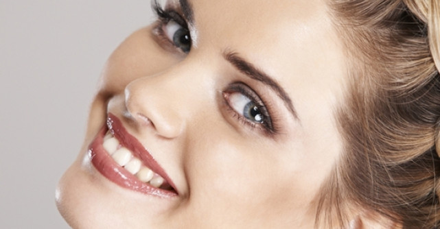 Priveste! Atinge! Simte! Tripla inovatie senzoriala cu Toleriane Teint