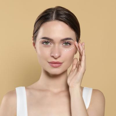 Secrete de îngrijire a pielii din jurul ochilor: cum să menții o privire luminoasă și tânără