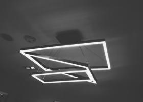 De ce să alegi o lustră LED pentru locuința sau afacerea ta