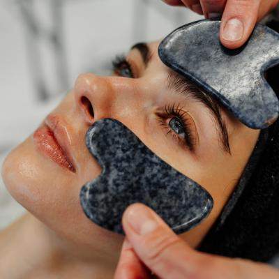 Gua Sha - Tehnica tradițională de masaj facial pentru o piele radiantă
