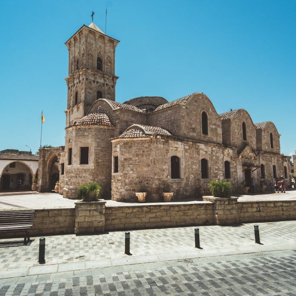 Descoperă frumusețea și tradițiile pascale în destinații ortodoxe din Europa