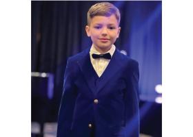 Luca Uzun - copilul-minune al pianului obține 7 medalii la WCOPA în SUA la vârsta de 10 ani
