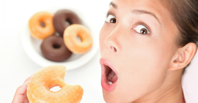 Excesele se citesc pe față! 5 semne că faci abuz de anumite alimente sau băuturi