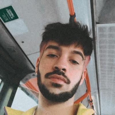 Fiul adoptiv al Luminiței Anghel, operat de urgență: Sunt singur în spital, nu am pe nimeni...