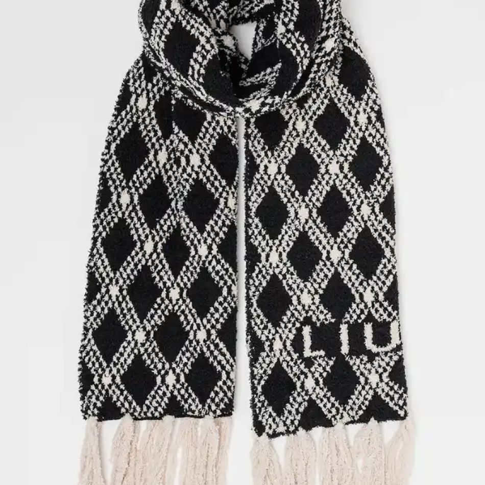 De nelipsit în această toamnă: 20 de eșarfe și fulare