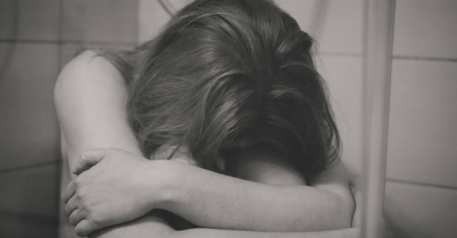 Pentru mama care nu mai poate si se ascunde cateva minute in baie pentru a plange