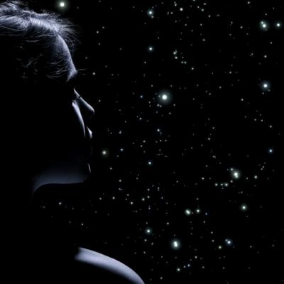 Vei fi cu adevărat fericită în momentul în care nu vei mai trăi în trecut sau pentru viitor