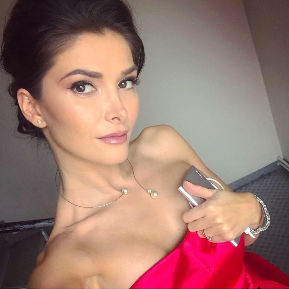 Secretele Alinei Pușcaș pentru un ten frumos și fără riduri. Ce achiziție neobișnuită are în baie?