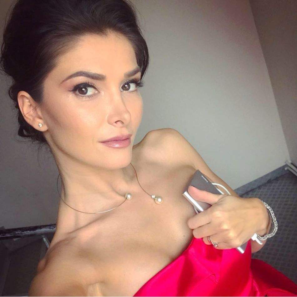 Secretele Alinei Pușcaș pentru un ten frumos și fără riduri. Ce achiziție neobișnuită are în baie?