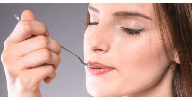 Ia o lingurita din acest amestec in fiecare seara pentru a nu te mai trezi niciodata obosita