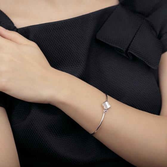 4 bratari care sa ne accesorizeze frumos tinuta office