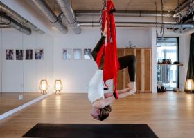 Air Yoga – zborul interior care începe atunci când îți lași corpul să plutească