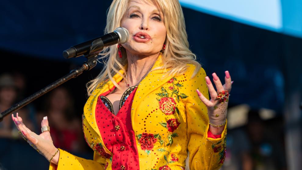 Dolly Parton ar fi căutat în secret o ultimă șansă la vindecare. Artista a mers în Germania pentru un tratament experimental